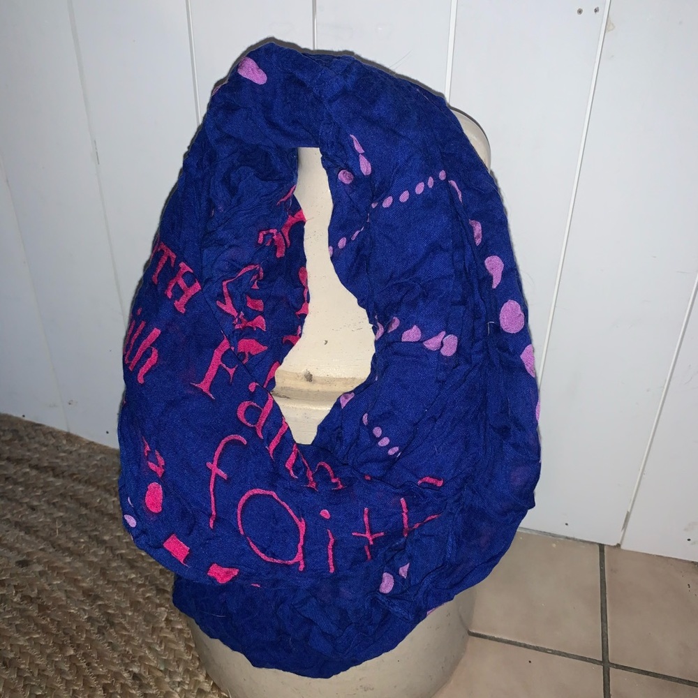 Women’s infinity scarf